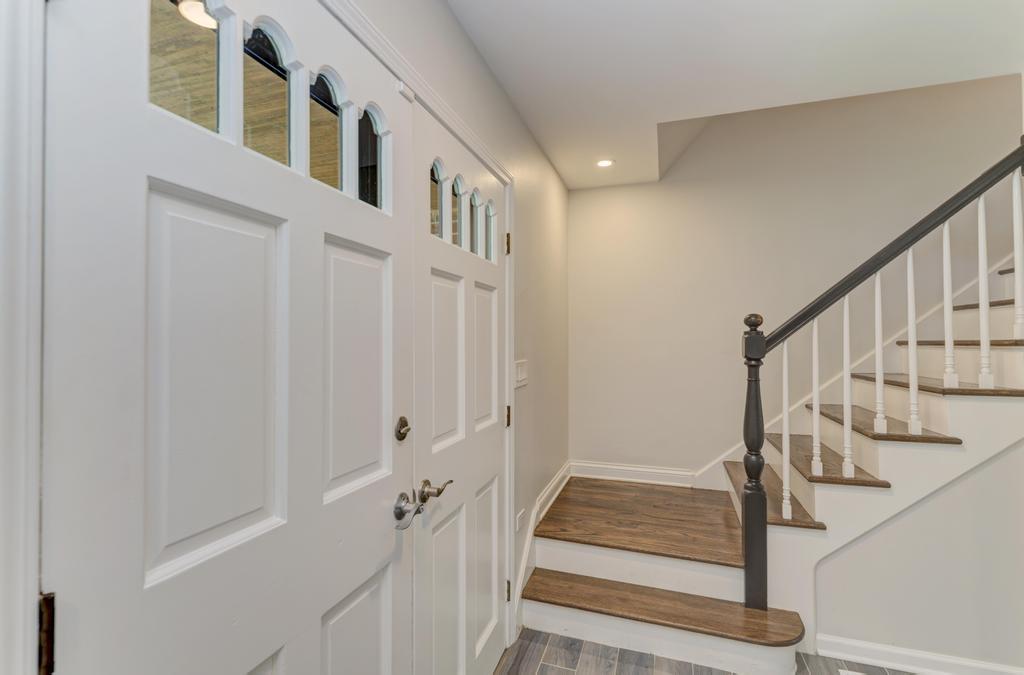 1249 Stonegate Road Naperville, IL 60540 - Photo 8 of 49
