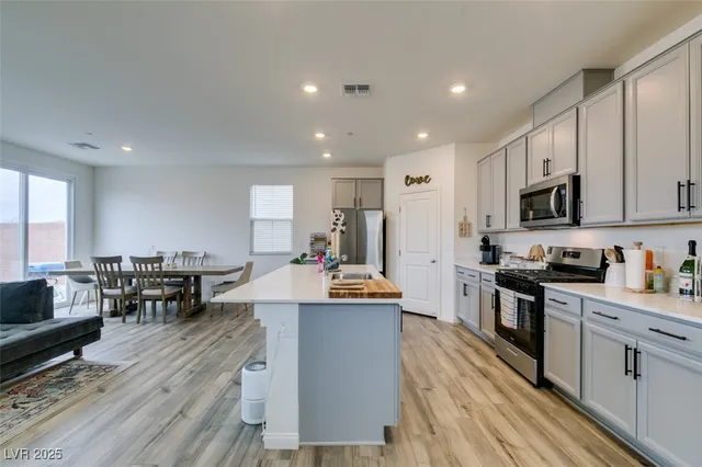 $575,000 | 2993 Gallarate Drive, Henderson, NV 89044