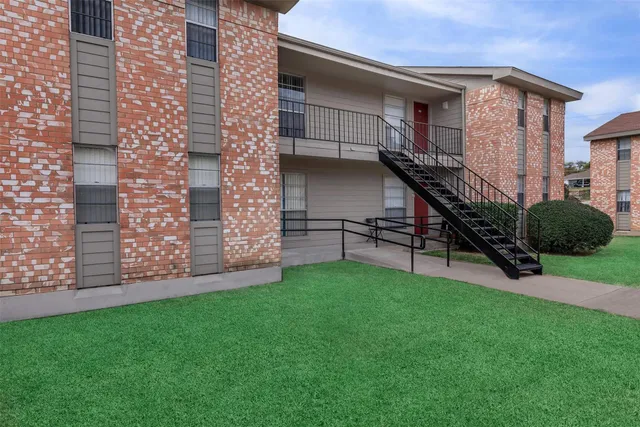 $1,295 | 3144 Northwest 33rd Street, Fort Worth, TX 76106