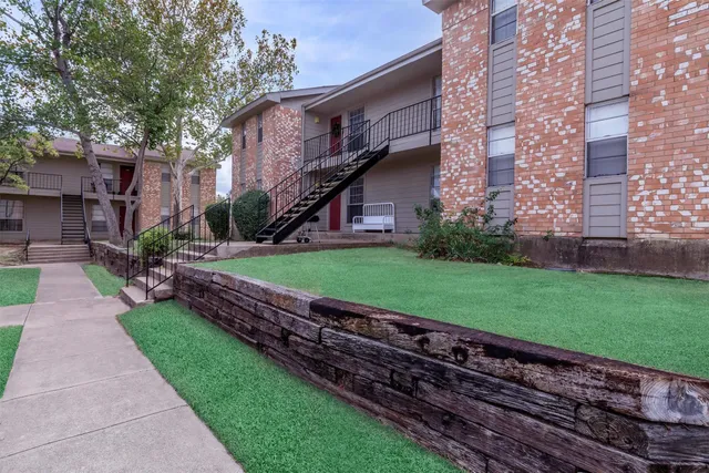 $1,295 | 3144 Northwest 33rd Street, Fort Worth, TX 76106