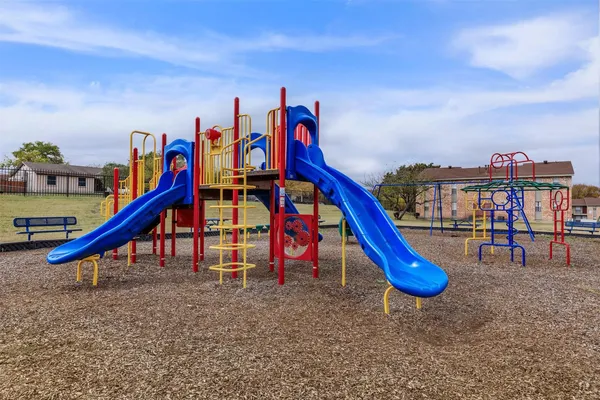 $1,295 | 3144 Northwest 33rd Street, Fort Worth, TX 76106