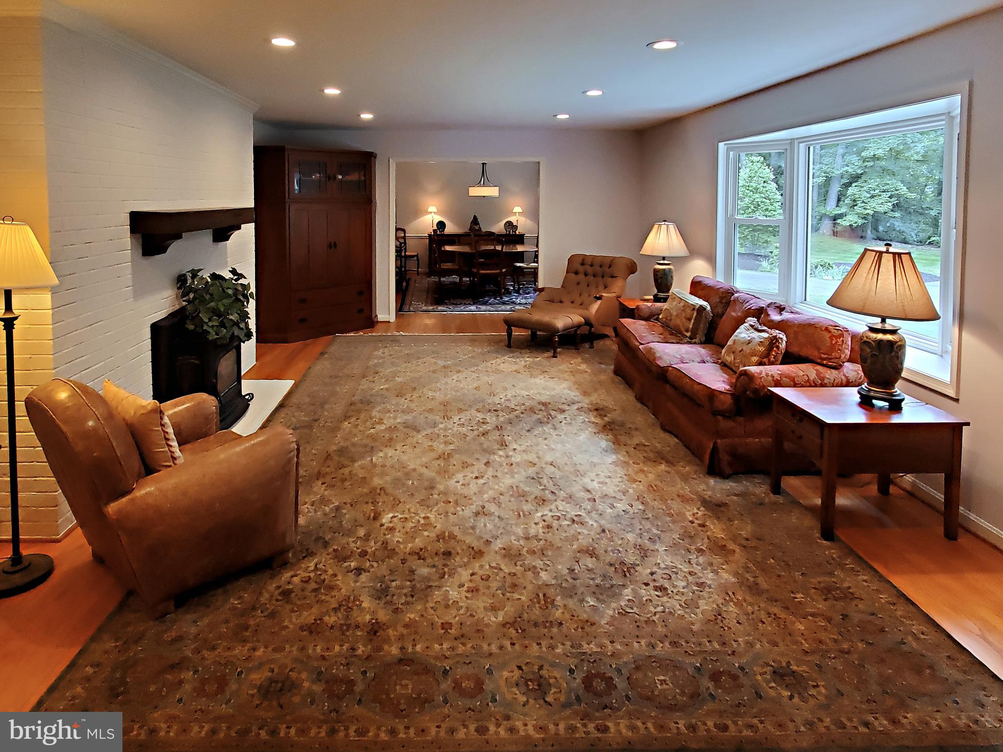 11932 Bennett Road Herndon, VA 20171 - Photo 3 of 49 Living Room