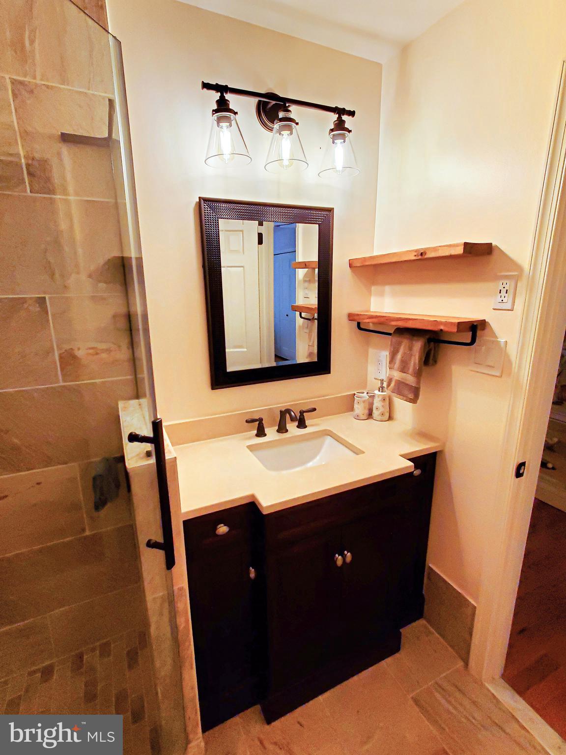 11932 Bennett Road Herndon, VA 20171 - Photo 22 of 49 Primary Bathroom