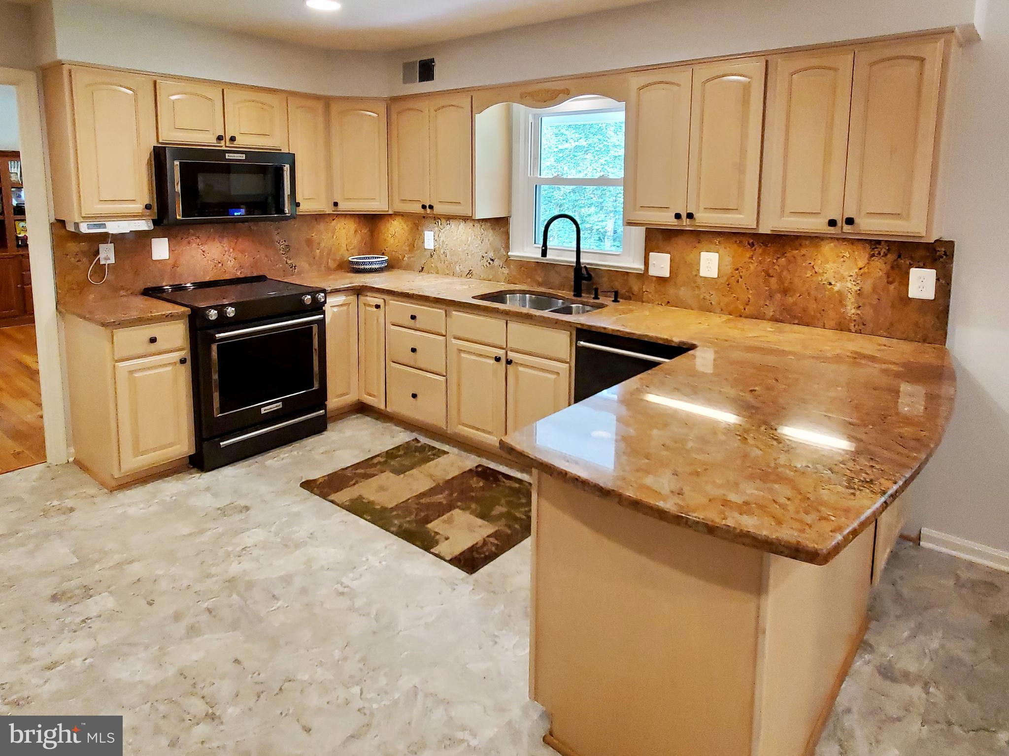 11932 Bennett Road Herndon, VA 20171 - Photo 8 of 49 Kitchen