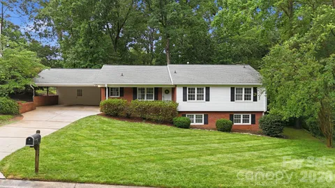 $919,999 | 926 Shady Bluff Drive, Charlotte, NC 28211