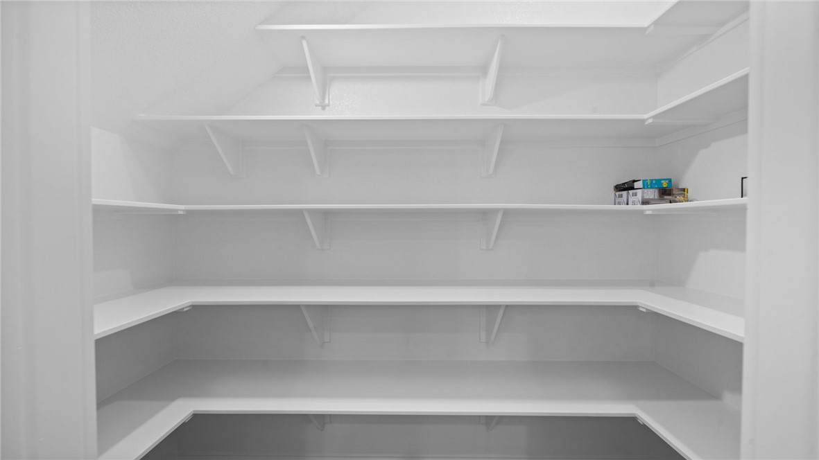 162 Buffalo Rdg Road Giddings, TX 78942 - Photo 6 of 31 a close view of closet