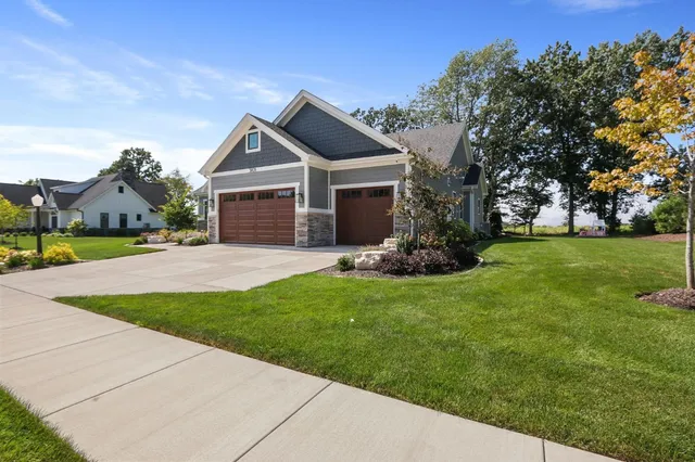 $1,099,000 | 3705 Elio Way, Valparaiso, IN 46385