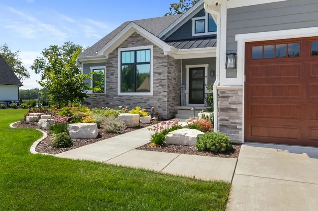 $1,099,000 | 3705 Elio Way, Valparaiso, IN 46385