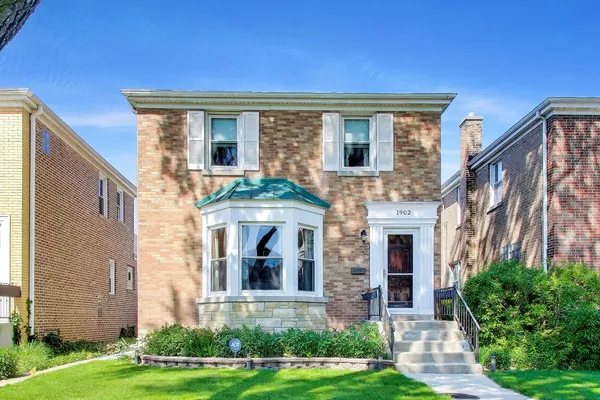 $350,000 | 1902 Maple Avenue, Berwyn, IL 60402