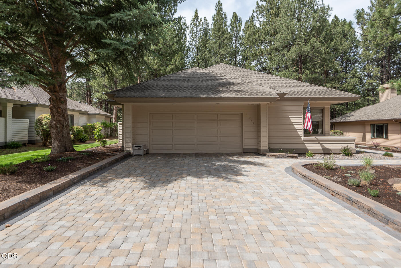 60894 Willow Creek Loop Bend, OR 97702 - Photo 2 of 36