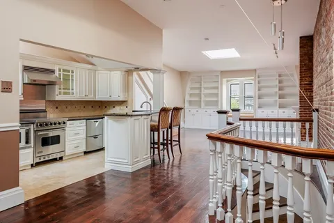 $1,695,000 | 34 Commonwealth Avenue, Unit 4, Boston, MA 02116