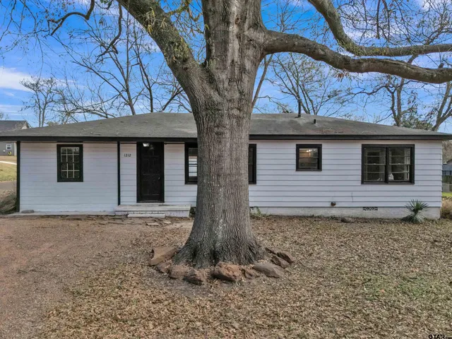 a view of house with a outdoor space