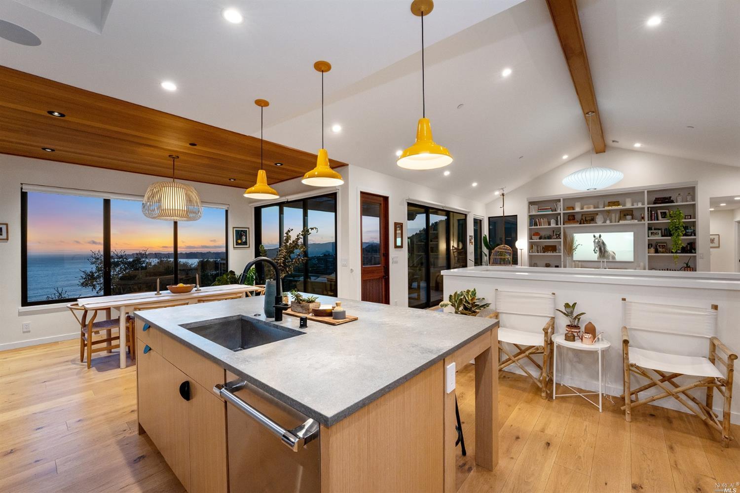 6976 Panoramic Highway Stinson Beach, CA 94970 - Photo 22 of 92