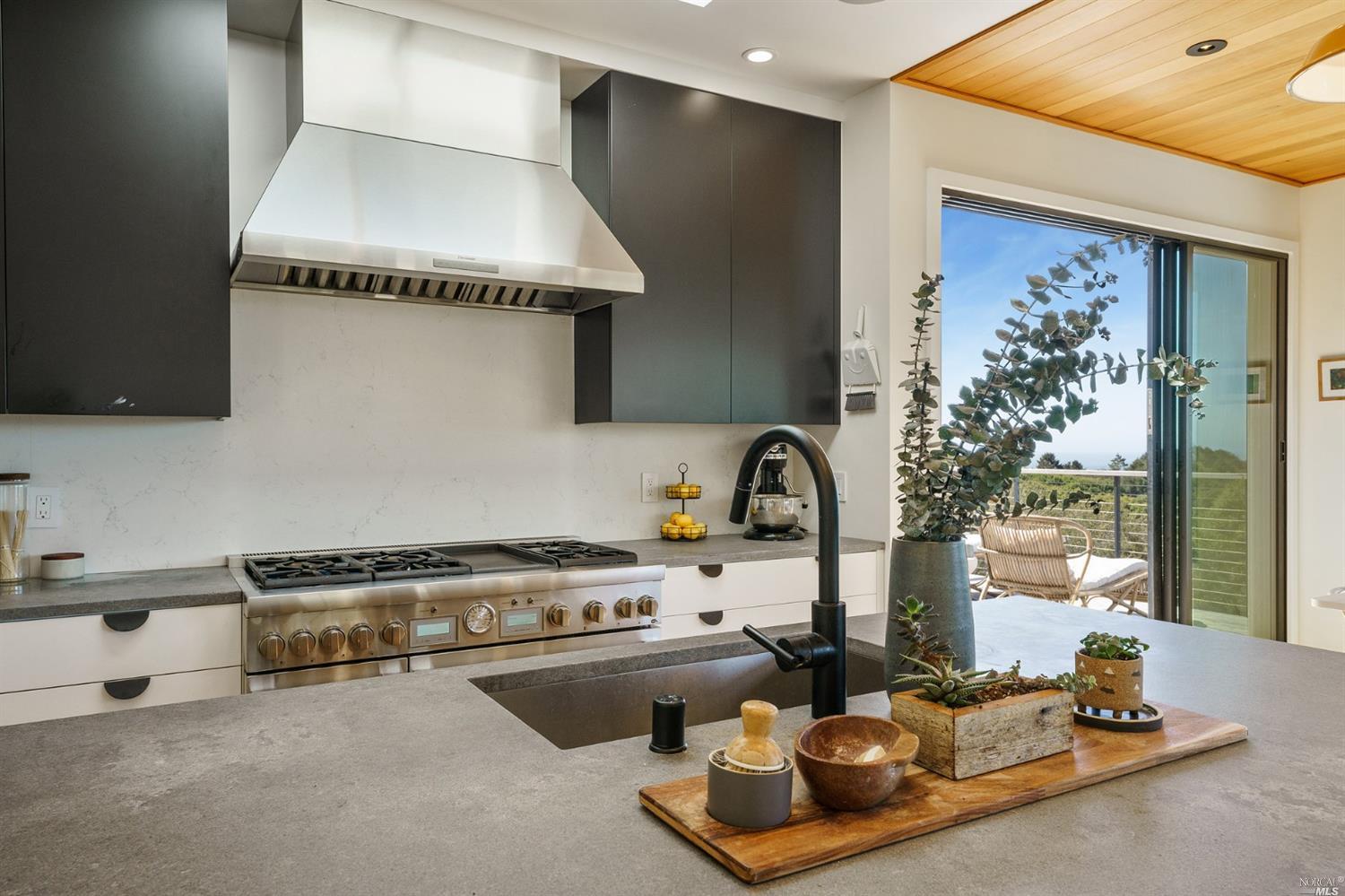 6976 Panoramic Highway Stinson Beach, CA 94970 - Photo 5 of 92