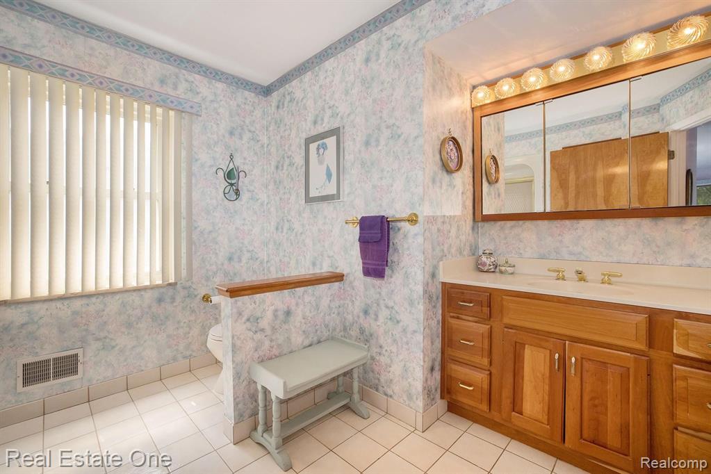 711 Ridgemont Avenue Dearborn, MI 48124 - Photo 31 of 47
