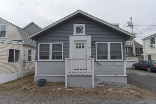 $299,000 | 17 Kentville Terrace, Hampton, NH 03842
