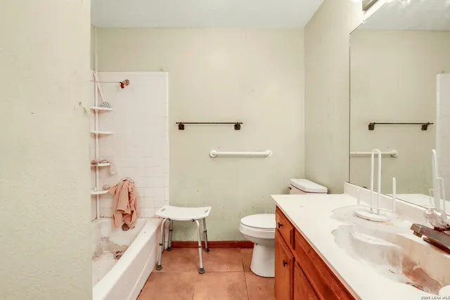 $299,999 | 401 Verbena Drive, Kyle, TX 78640