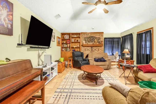 $299,999 | 401 Verbena Drive, Kyle, TX 78640