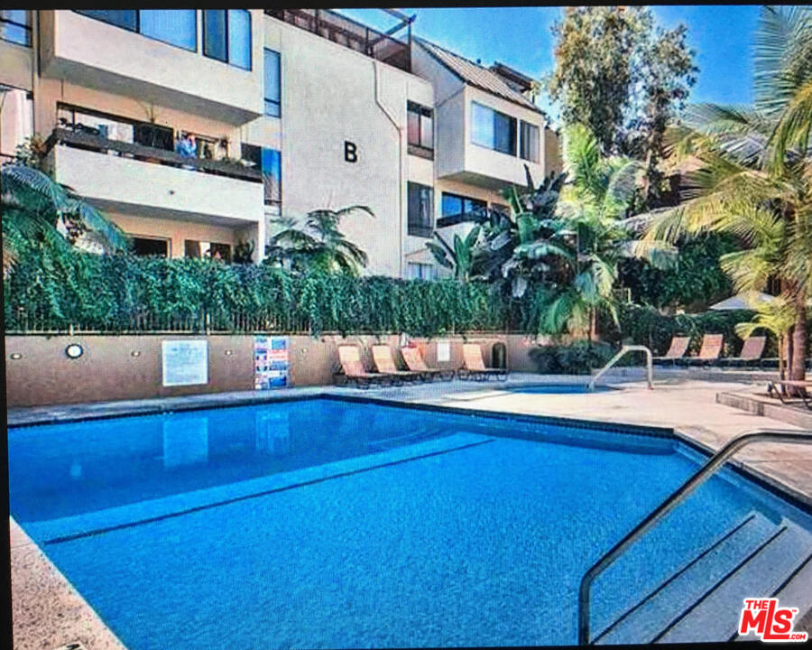 950 North Kings Road, Unit 147 West Hollywood, CA 90069 - Photo 1 of 16