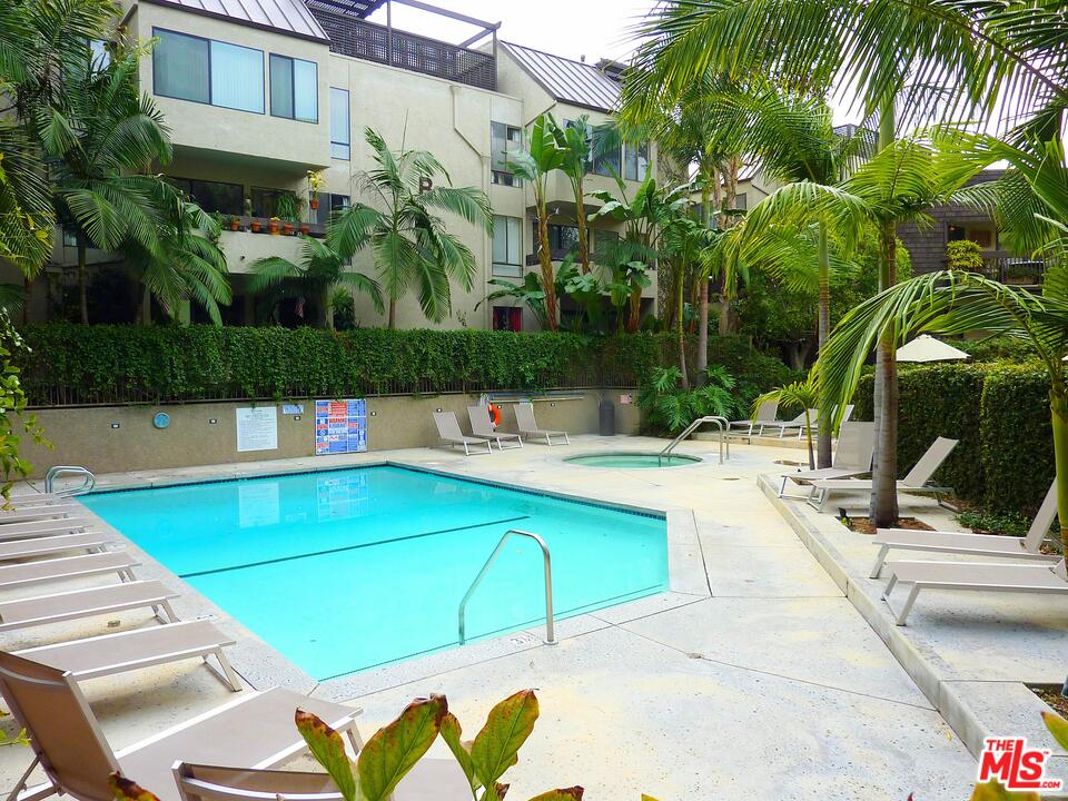 950 North Kings Road, Unit 147 West Hollywood, CA 90069 - Photo 3 of 16