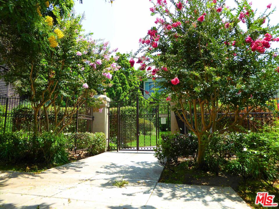 950 North Kings Road, Unit 147 West Hollywood, CA 90069 - Photo 4 of 16