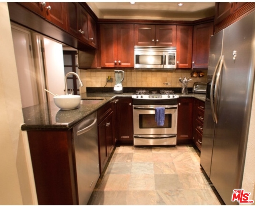950 North Kings Road, Unit 147 West Hollywood, CA 90069 - Photo 8 of 16