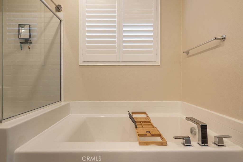 829 South Pine Avenue Rialto, CA 92376 - Photo 46 of 48 A relaxing bath to end the day!