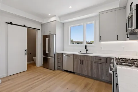 $1,199,000 | 1433 Floribunda Avenue, Unit 6, Burlingame, CA 94010