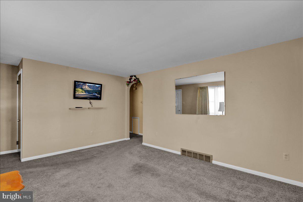 836 Rhodora Avenue Reading, PA 19605 - Photo 10 of 25 an empty room with a window