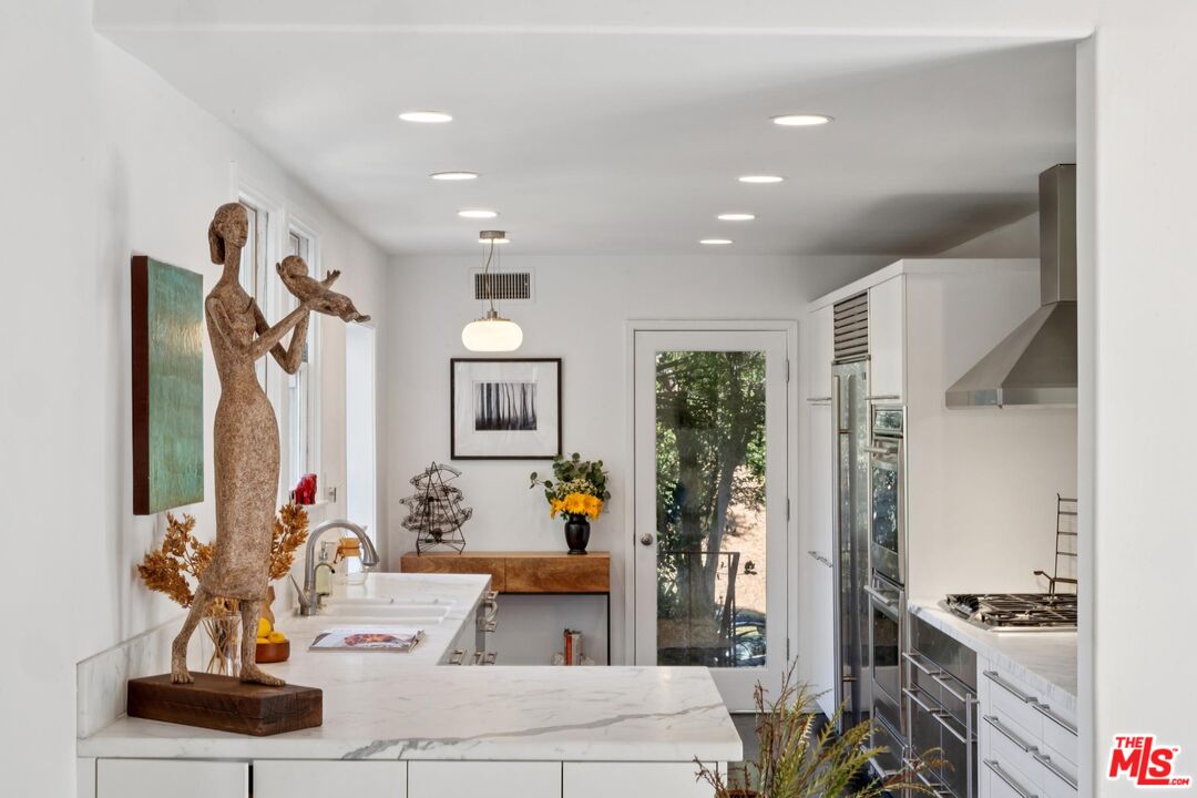 8420 La Tuna Canyon Road Sun Valley, CA 91352 - Photo 18 of 75