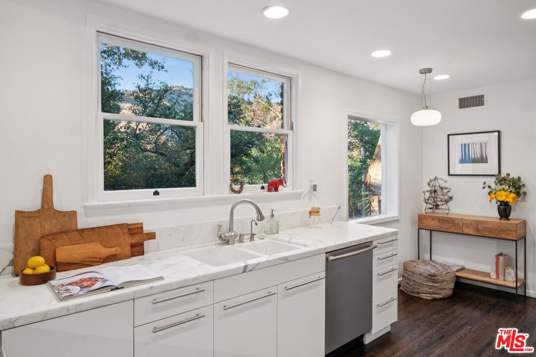 8420 La Tuna Canyon Road Sun Valley, CA 91352 - Photo 20 of 75