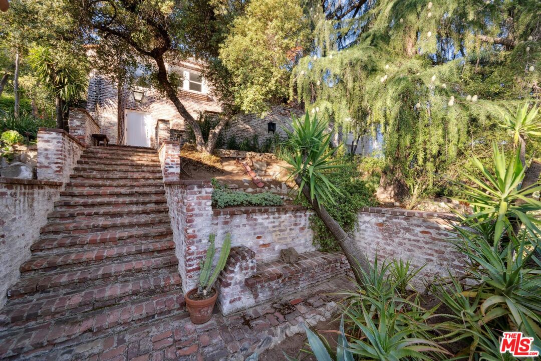 8420 La Tuna Canyon Road Sun Valley, CA 91352 - Photo 2 of 75