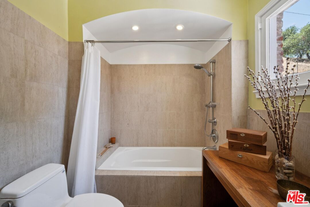 8420 La Tuna Canyon Road Sun Valley, CA 91352 - Photo 34 of 75