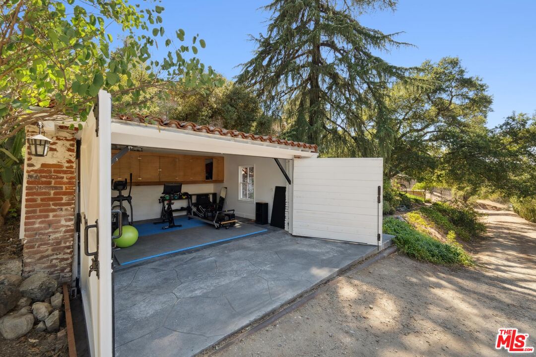 8420 La Tuna Canyon Road Sun Valley, CA 91352 - Photo 56 of 75