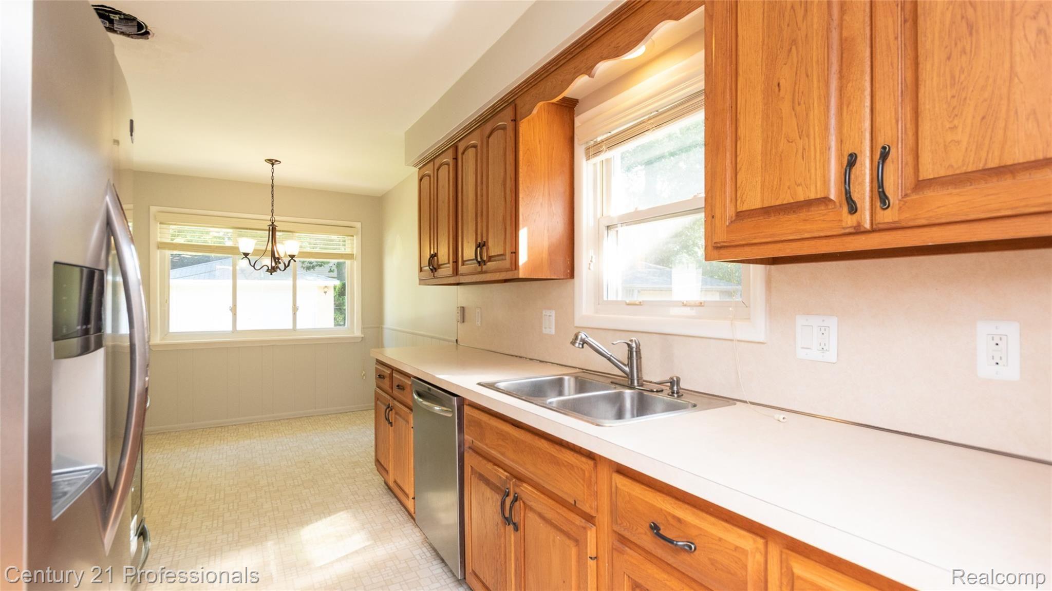 2401 Derby Road Troy, MI 48084 - Photo 10 of 25 014_14.jpg