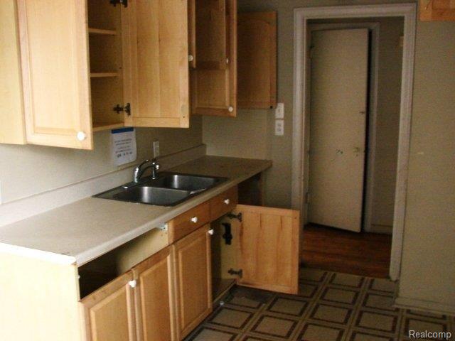 11162 Balfour Road Detroit, MI 48224 - Photo 4 of 4 261-877837 - Kitchen