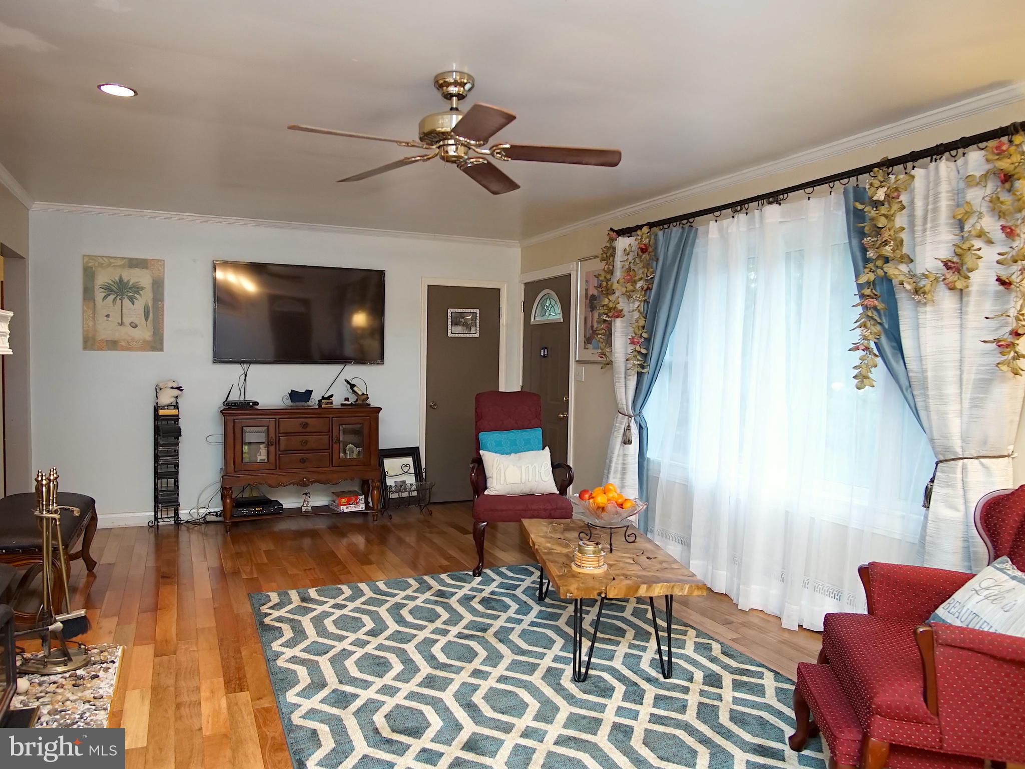 25 Cedarhill Road Randallstown, MD 21133 - Photo 4 of 37 Large Formal Living Rm w/ brand new wood flooring