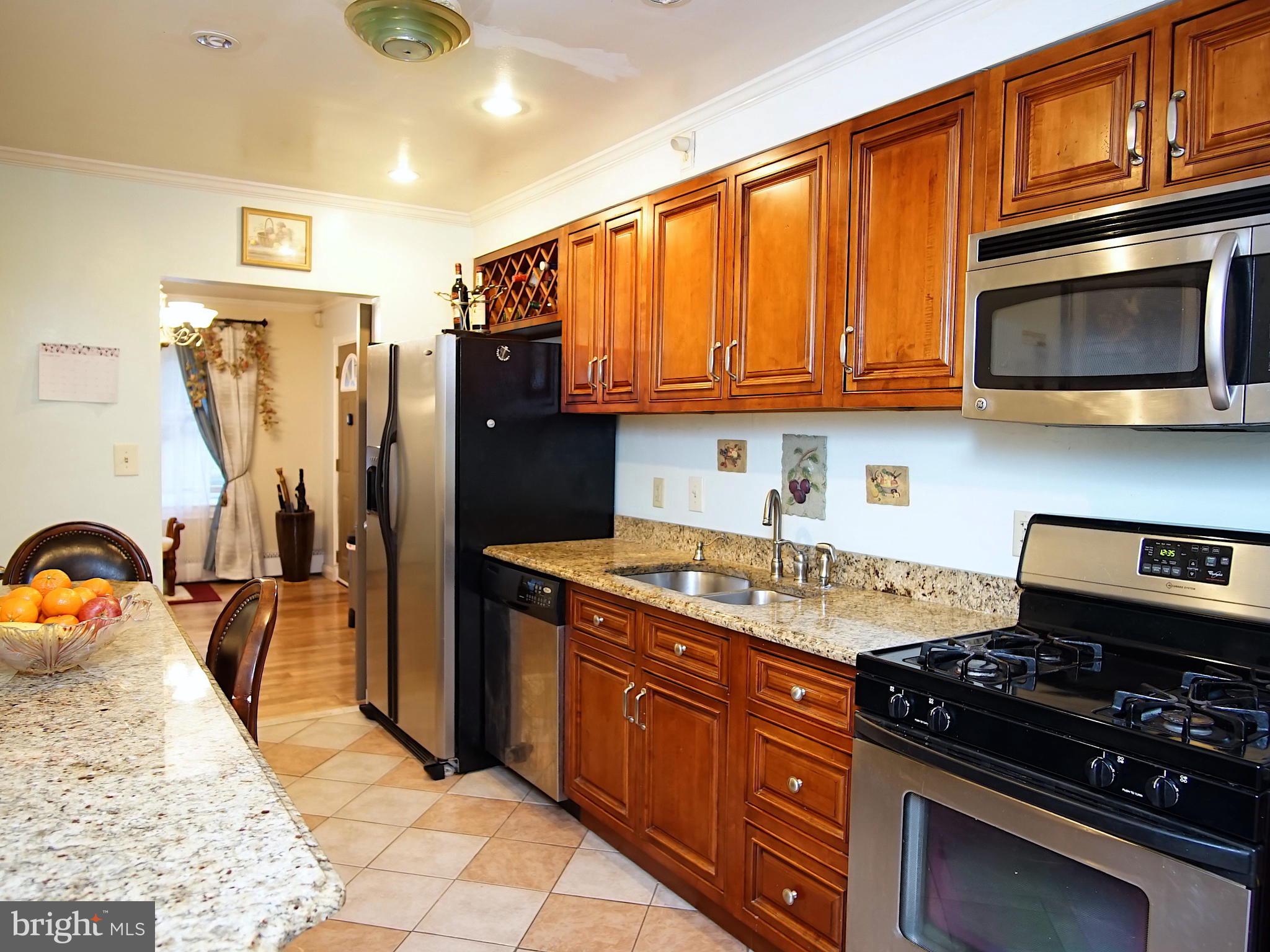 25 Cedarhill Road Randallstown, MD 21133 - Photo 6 of 37 Gorgeous Custom Built Kitchen w/ Granite Counter