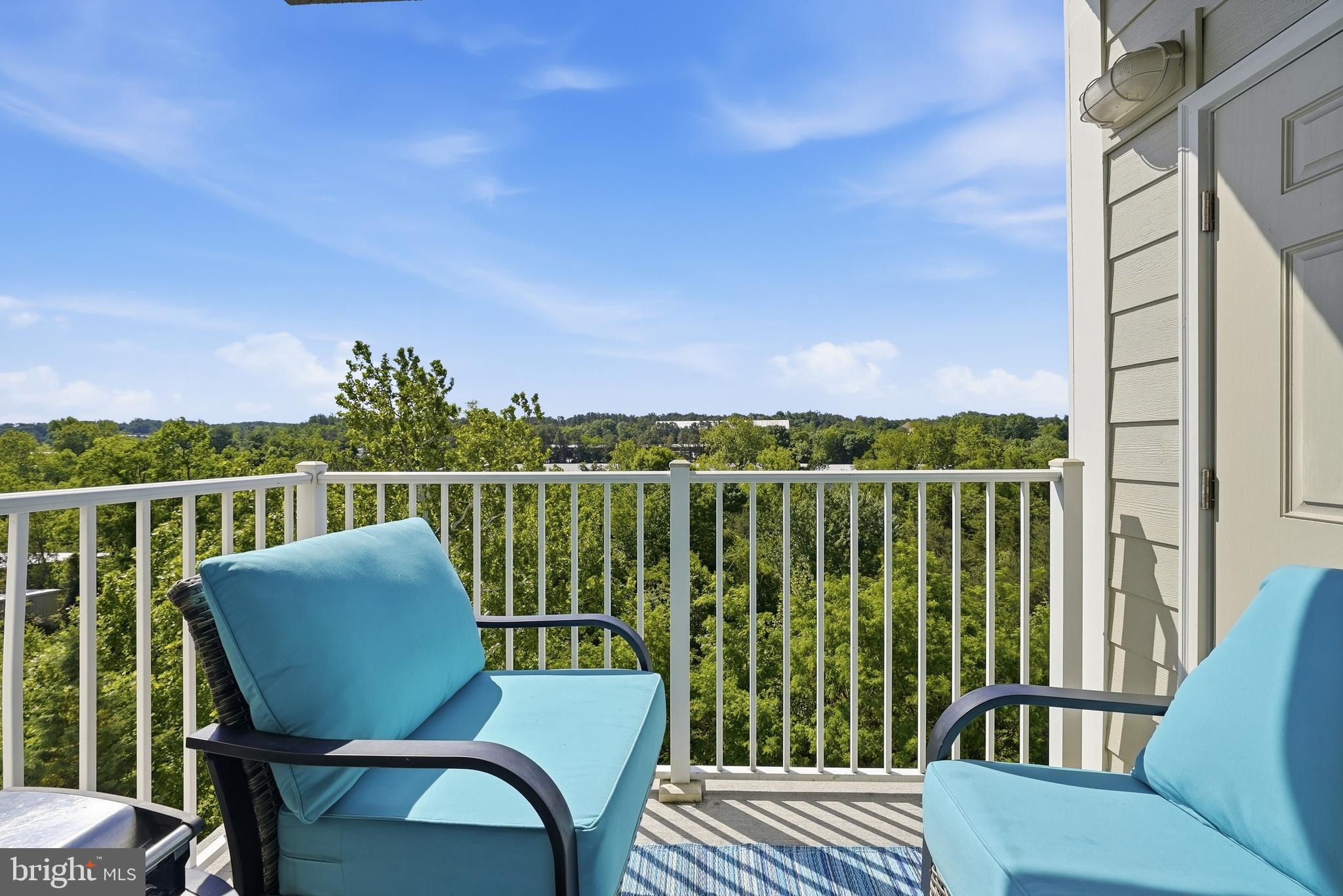 6301 Edsall Road, Unit 519 Alexandria, VA 22312 - Photo 21 of 33 a balcony with wooden floor table and chairs