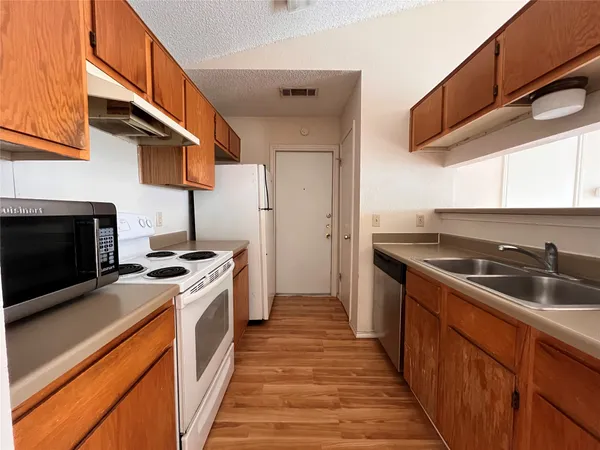 $1,595 | 433 Sailmaster Street, Unit A, Lakeway, TX 78734