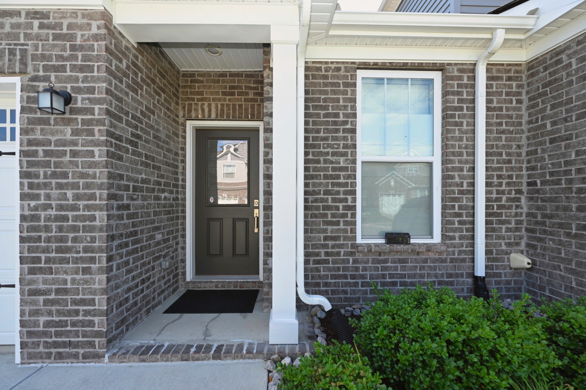 704 Mickelson Way Lebanon, TN 37087 - Photo 3 of 38 a view of a brick house