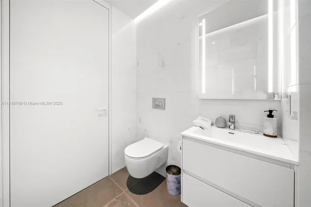 $22,500 | 2000 South Ocean Drive, Unit 22B, Hallandale Beach, FL 33009