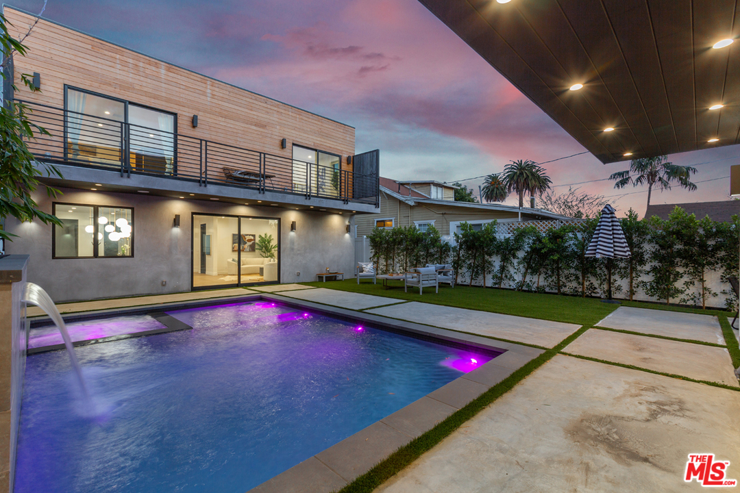 2415 Glyndon Avenue Venice, CA 90291 - Photo 1 of 35