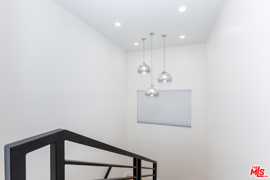 2415 Glyndon Avenue Venice, CA 90291 - Photo 14 of 35