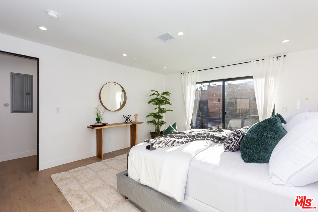 2415 Glyndon Avenue Venice, CA 90291 - Photo 16 of 35