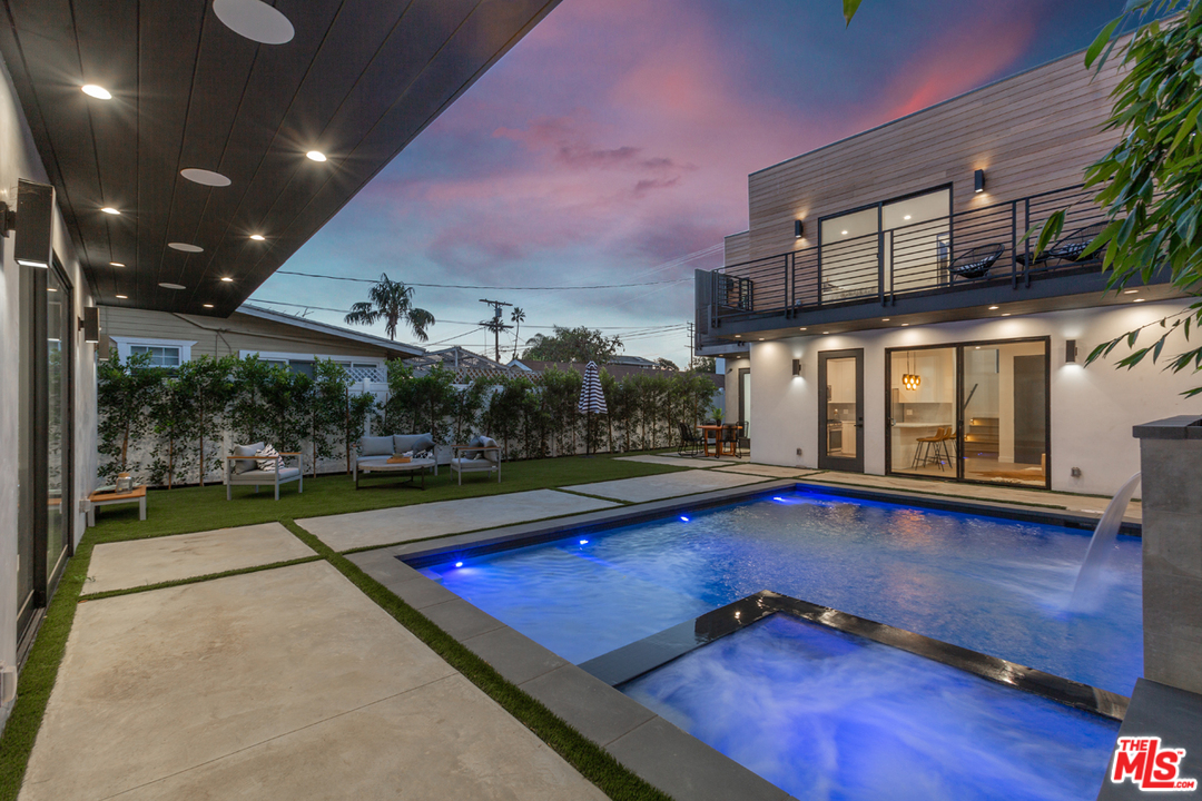 2415 Glyndon Avenue Venice, CA 90291 - Photo 3 of 35