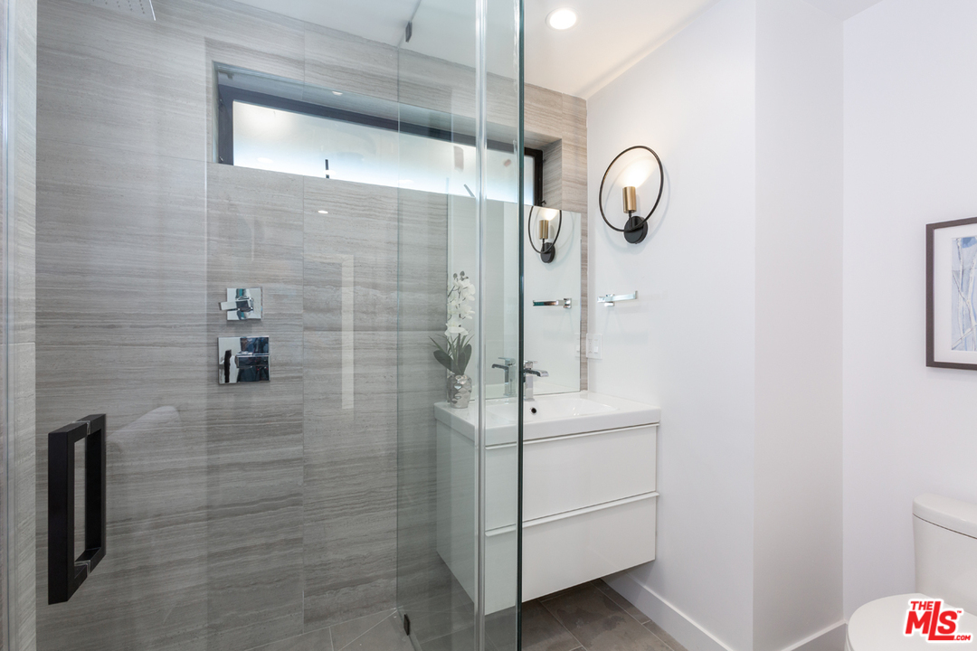 2415 Glyndon Avenue Venice, CA 90291 - Photo 25 of 35