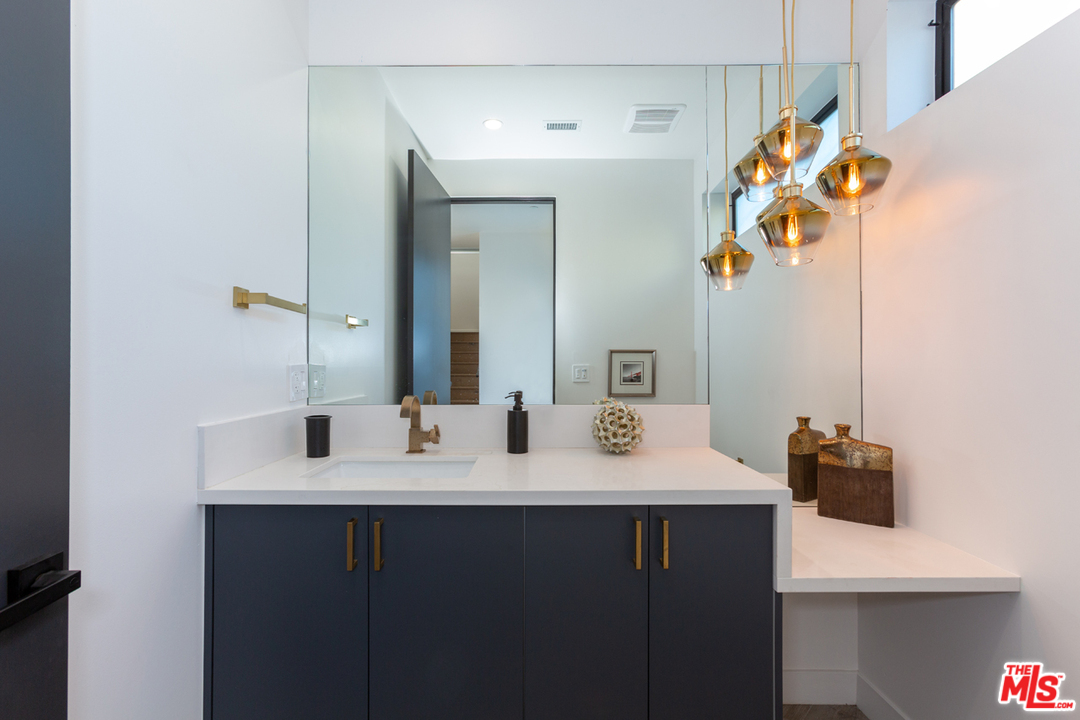 2415 Glyndon Avenue Venice, CA 90291 - Photo 27 of 35