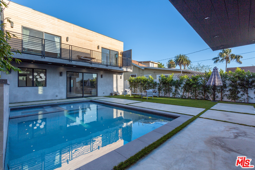 2415 Glyndon Avenue Venice, CA 90291 - Photo 32 of 35