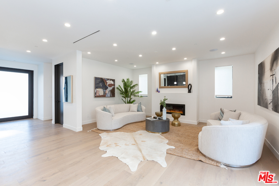 2415 Glyndon Avenue Venice, CA 90291 - Photo 6 of 35